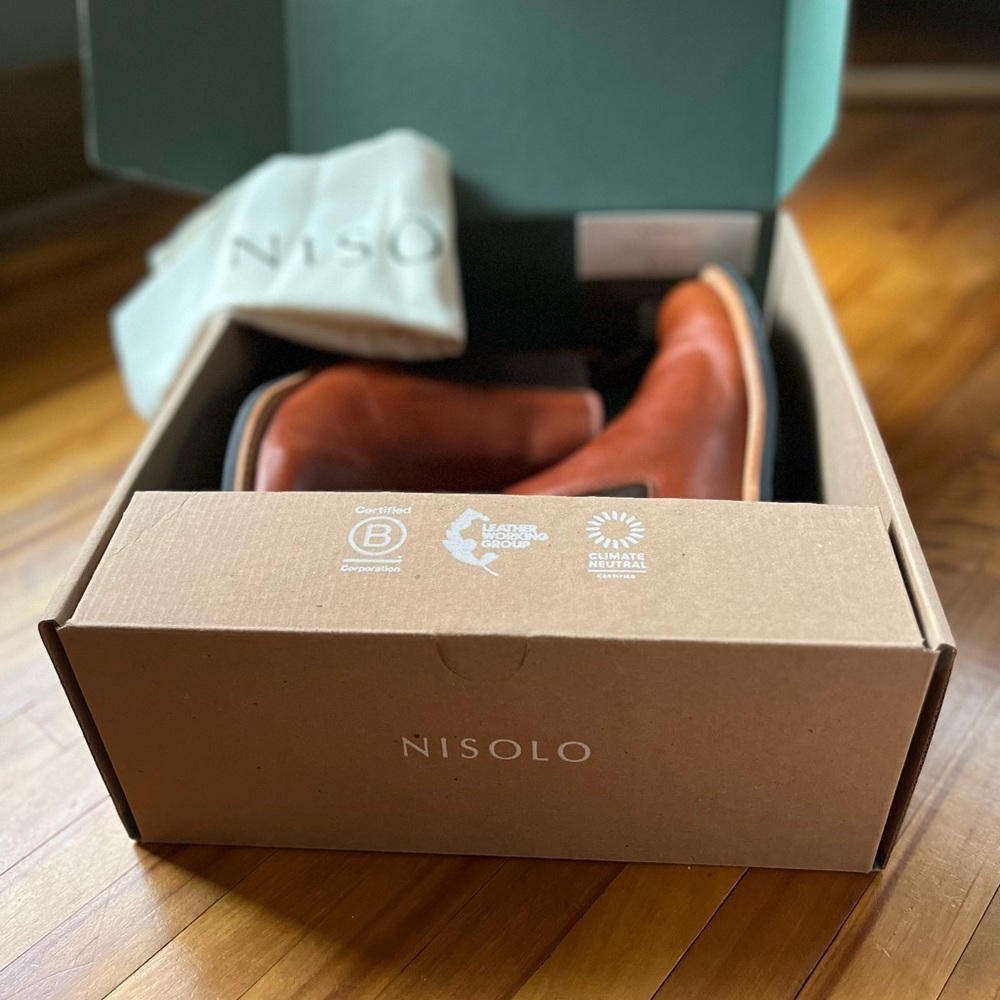 BRAND NEW Nisolo Men’s All-Weather Chelsea Boot. Size 10.5 - Brandy. - Picture 2 of 8